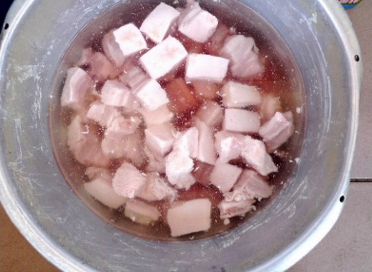 糖色红烧肉步骤1