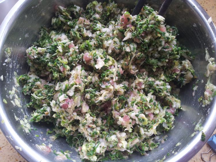 荠菜包子步骤4