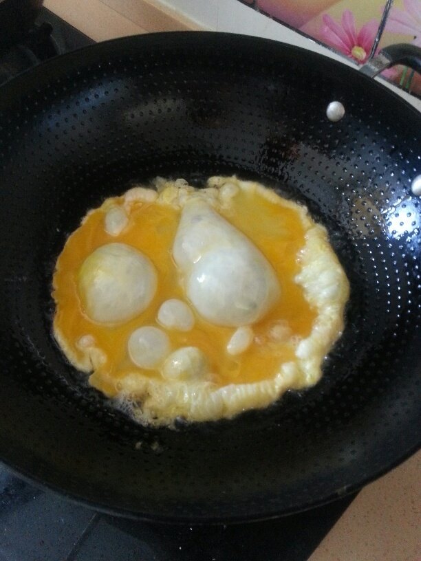 蒜黄炒鸡蛋步骤1