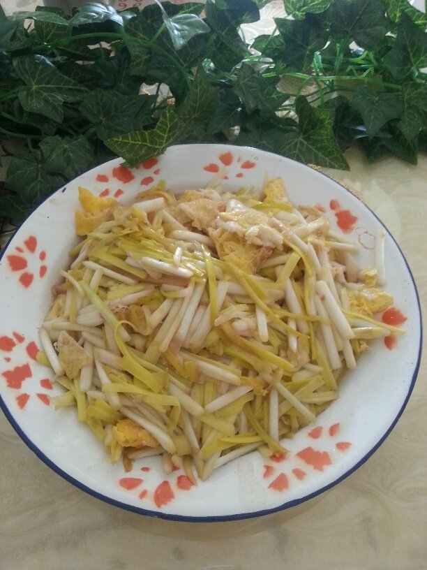 蒜黄炒鸡蛋步骤8