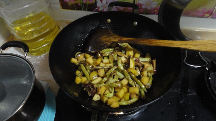 土豆炖芸豆步骤5