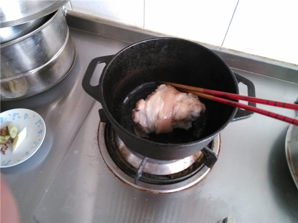 酱小蹄膀步骤5