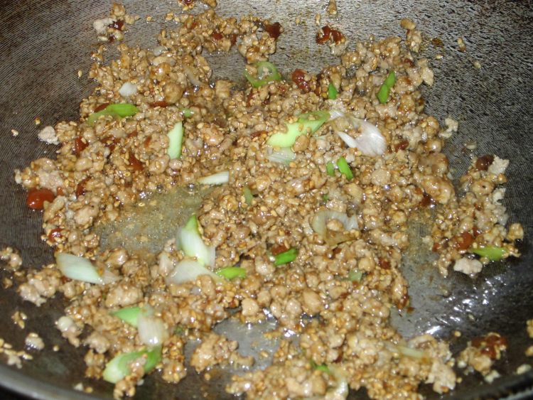 肉酱拌饭步骤7