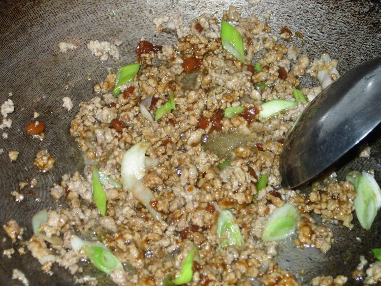 肉酱拌饭步骤6