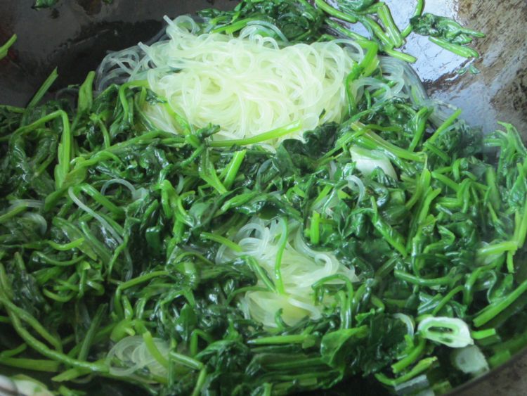 酱香菠菜粉丝步骤6