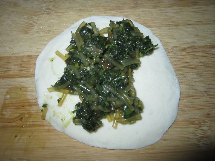 荠菜粉条肉馅饼步骤9