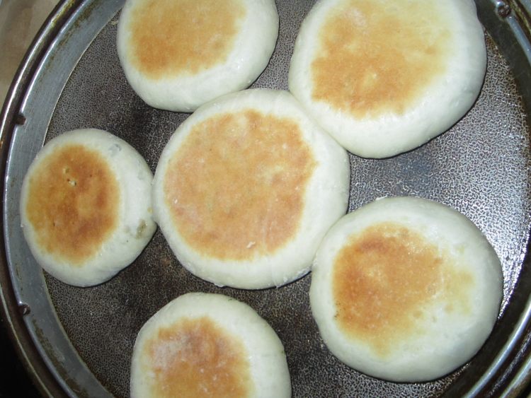 荠菜粉条肉馅饼步骤12
