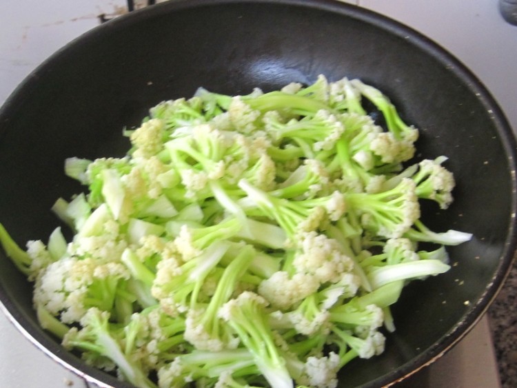 黑香肠炒菜花步骤7