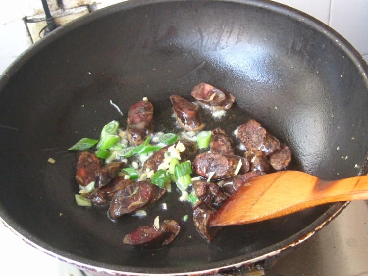 黑香肠炒菜花步骤6