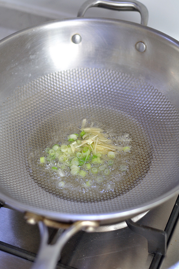 虾酱炖豆腐步骤4