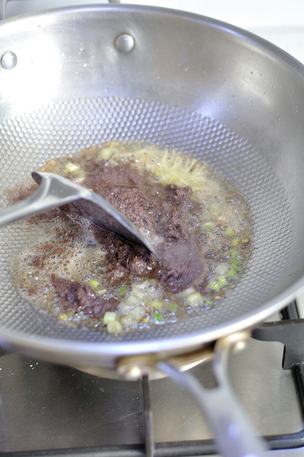 虾酱炖豆腐步骤5