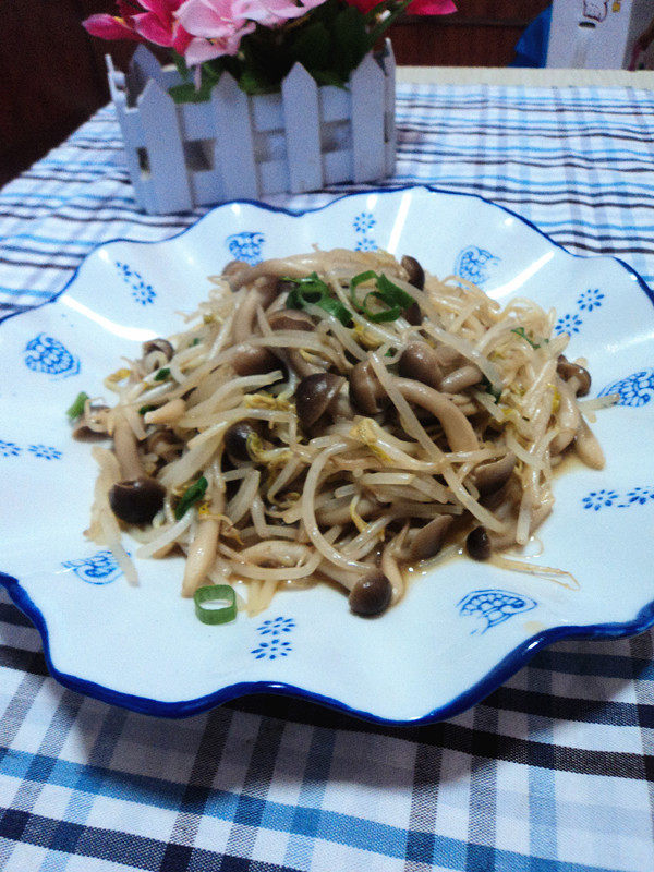 豆芽烩蟹味菇步骤8