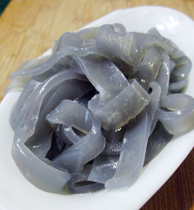 香菇酱拌乌鱼花凉粉步骤4