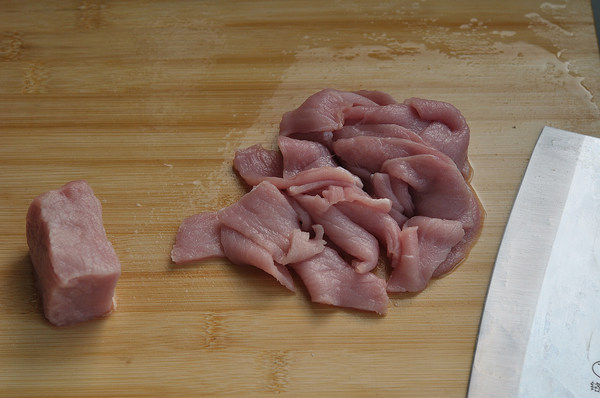 黄瓜肉片汤步骤1