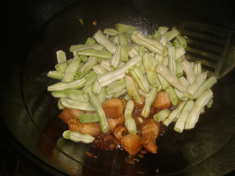 红烧肉炖芸豆步骤7