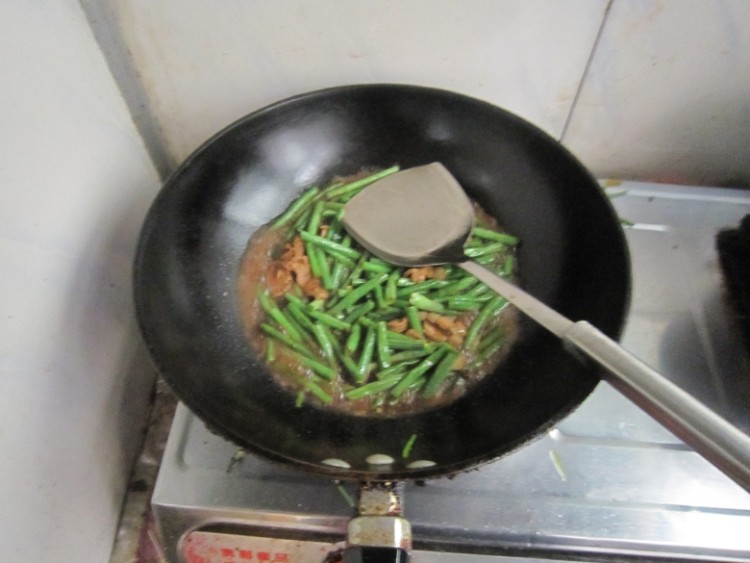 豆角炖肉步骤5