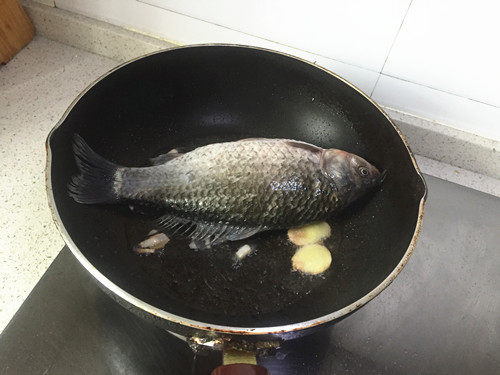 鲫鱼塞肉步骤6