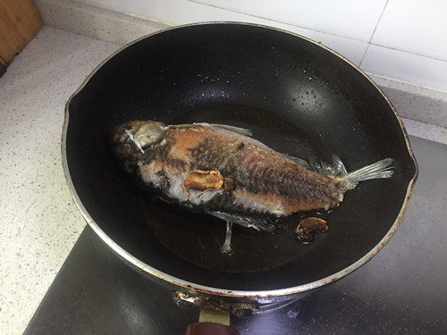 鲫鱼塞肉步骤7
