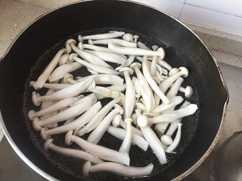 白玉菇肉丝步骤3