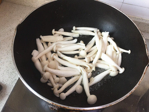 白玉菇肉丝步骤5