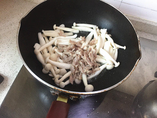 白玉菇肉丝步骤6