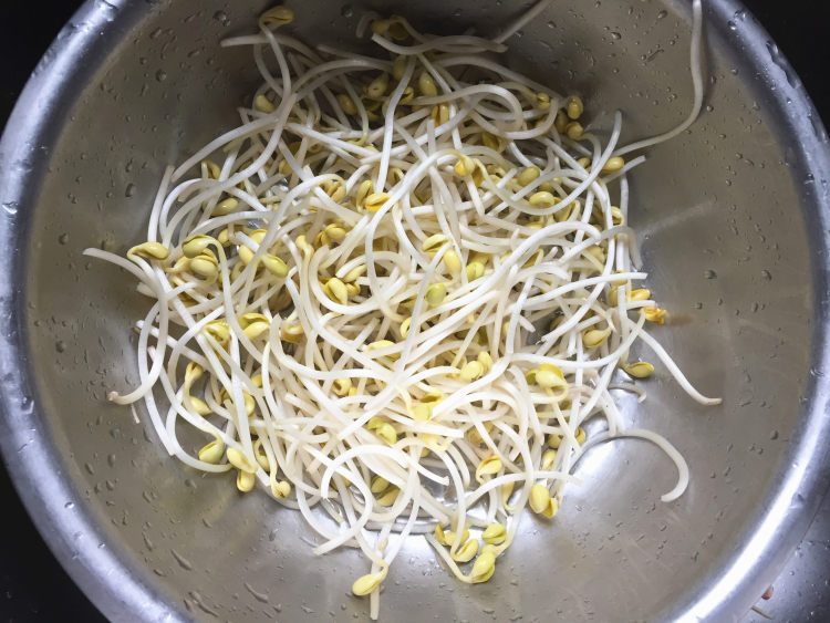 凉拌豆芽#非转基因金步骤2