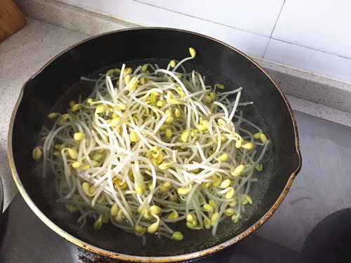 凉拌豆芽#非转基因金步骤5
