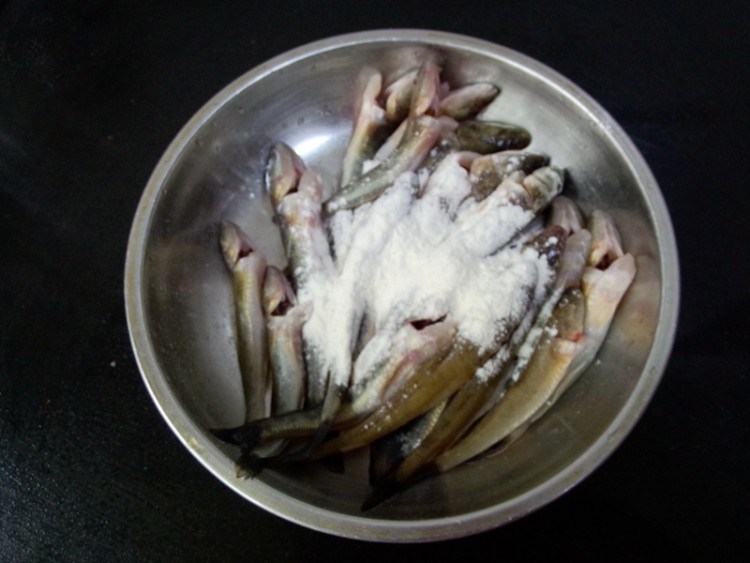 狗刚鱼炖豆腐步骤3
