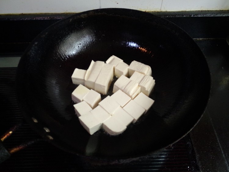 狗刚鱼炖豆腐步骤6