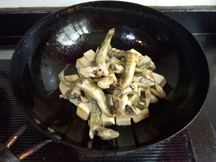 狗刚鱼炖豆腐步骤8