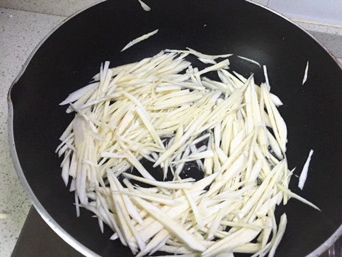 茭白炒虾步骤3