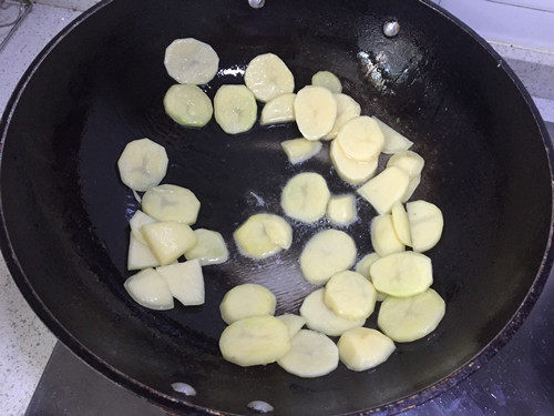 土豆爱上基围虾步骤3