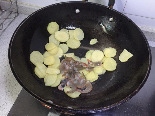土豆爱上基围虾步骤4