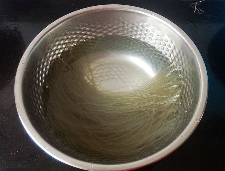咖喱山羊肉粉丝煲步骤2