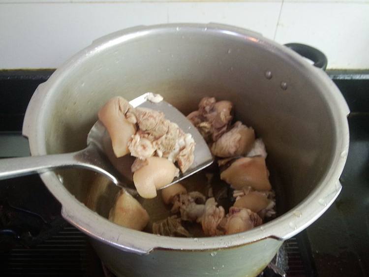 咖喱山羊肉粉丝煲步骤3