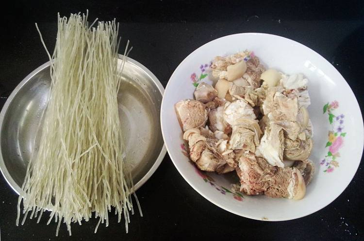 咖喱山羊肉粉丝煲步骤1