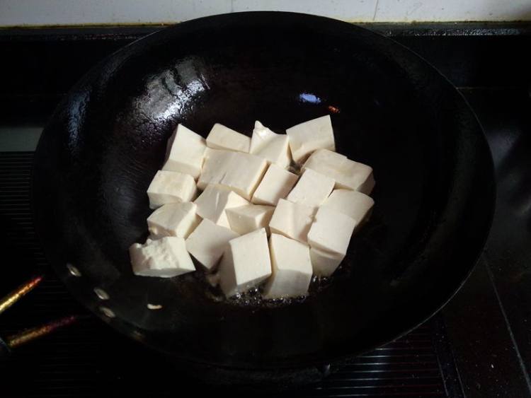 嫩豆腐炖白鱼步骤5