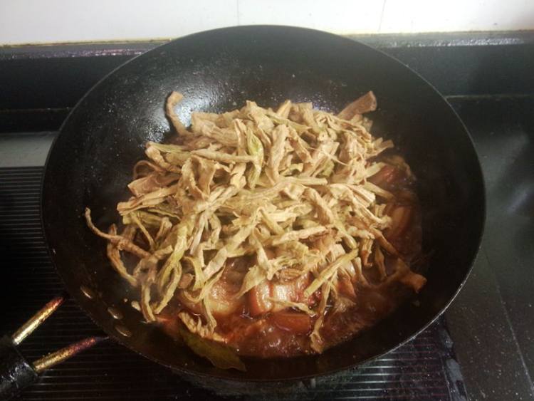 方笋干煮五花肉步骤12