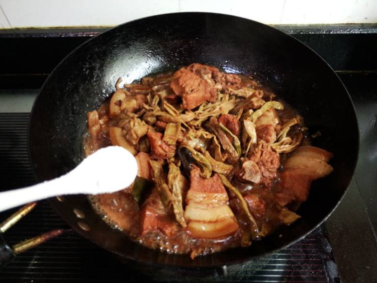 方笋干煮五花肉步骤14