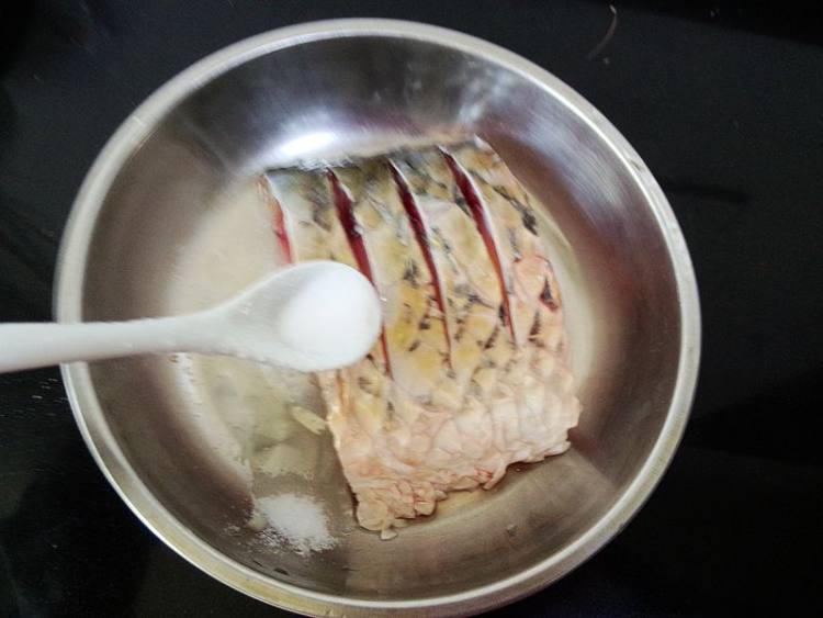 辣味肉酱烧青鱼步骤3