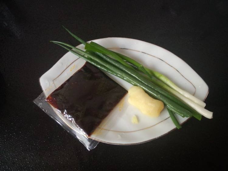 辣味肉酱烧青鱼步骤2