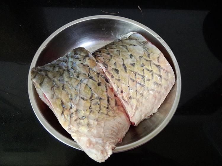 辣味肉酱烧青鱼步骤1