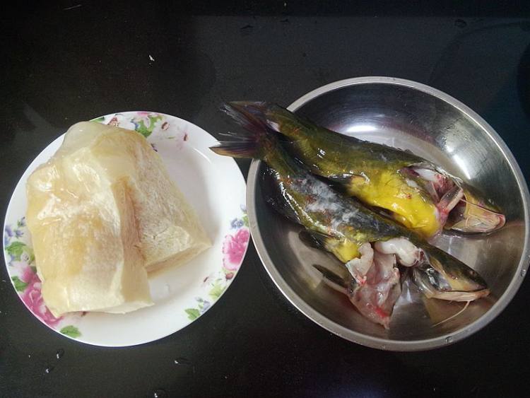 昂刺鱼炖冻豆腐步骤1