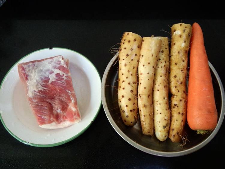 山药胡萝卜炖肉步骤1