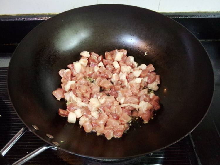 肉丁花生甜面酱步骤8