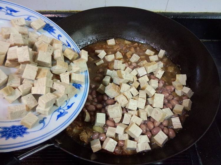肉丁花生甜面酱步骤12