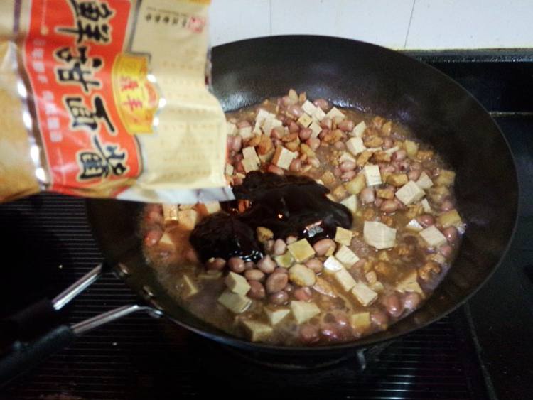 肉丁花生甜面酱步骤14