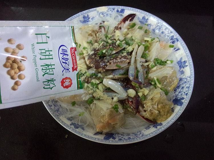 梭子蟹蒸粉丝步骤8