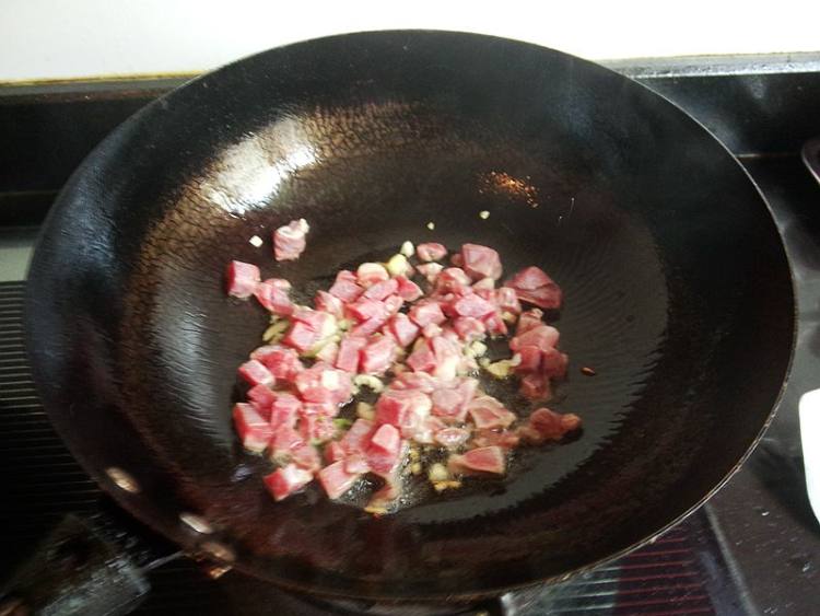 牛肉丁扁豆饭步骤4