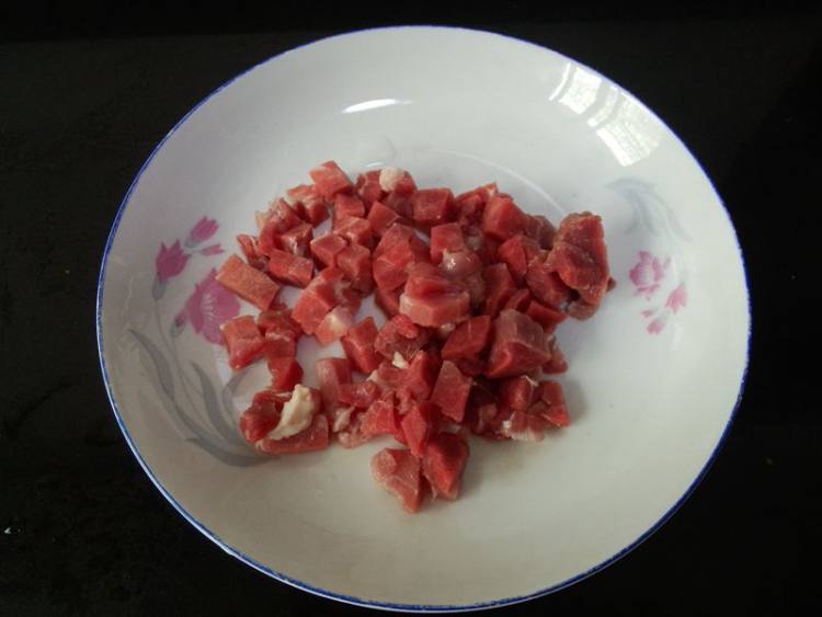 牛肉丁扁豆饭步骤2
